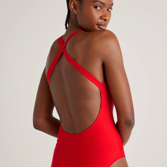 Quince Italian Cross Back One-Piece Swimsuit in Cherry Size Medium - Picture 2 of 5